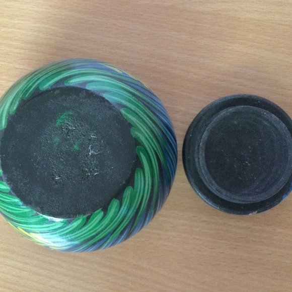 Hand painted wooden Parrot trinket box small chip on lid - Picture 7 of 8